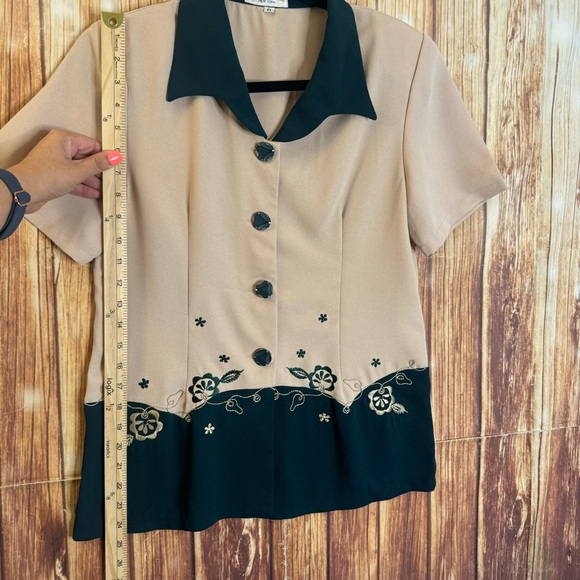 Separate Issue Women's Vintage Short Sleeve Embroidered Button Down Shirt Sz 11 - Picture 9 of 12